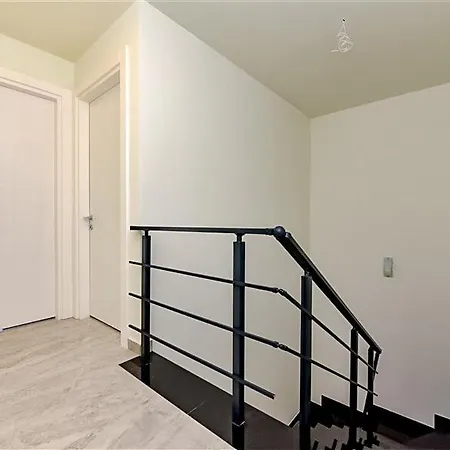 Apartman 33 *